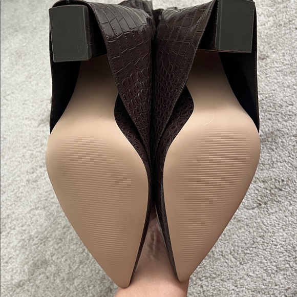 Brand new never worn Steve Madden knee high boots. Size 11 - Picture 3 of 4